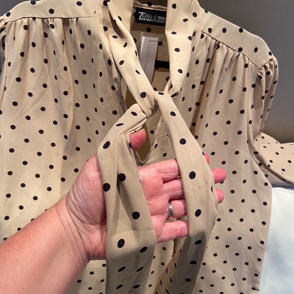 NEW NWT - Kiss Bow Blouse Beige Nude Tan Black Polka Dots 3/4 sleeves